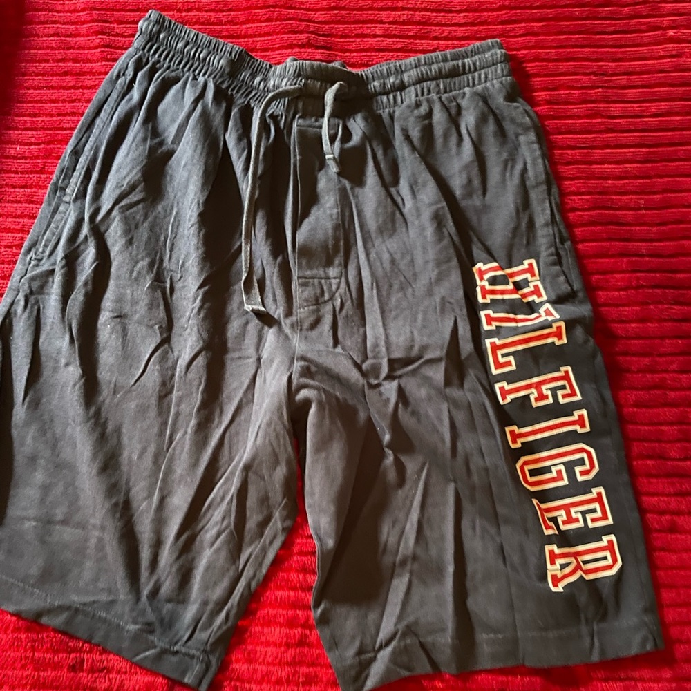 Tommy Hifilger short